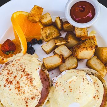 Alto Terrace Bar + Kitchen - Eggs Benedict - Beer, Wine & Spirits Near Me - Portland, Maine