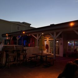 The Windjammer - Outside seating ambiance