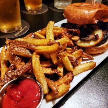 Celtic Cavern - The Bacon Burger - Gastropubs Near Me - Middletown, Connecticut Celtic Cavern - The Bacon Burger - Gastropubs Near Me - Middletown, Connecticut