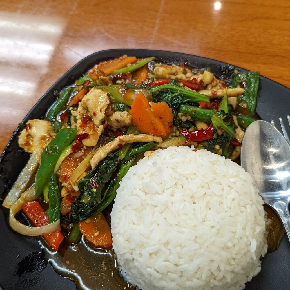PadThai Bistro - This is super duper extra hot and spicy cashew chicken with added vegetables. - Thai Near Me - Glendale, California PadThai Bistro - This is super duper extra hot and spicy cashew chicken with added vegetables. - Thai Near Me - Glendale, California