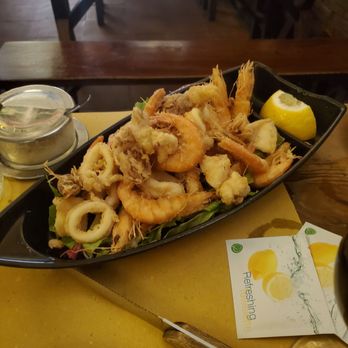 Taberna Patricii et Plebei - Fried calamari and shrimp Combo - Roman Near Me - Rome, RM Taberna Patricii et Plebei - Fried calamari and shrimp Combo - Roman Near Me - Rome, RM