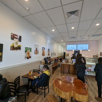 Seattle Best Tea - people eating and drinking - Bubble Tea Near Me - Seattle, Washington