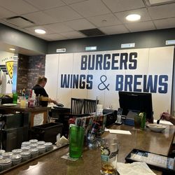 Quaker Steak & Lube - Bar area