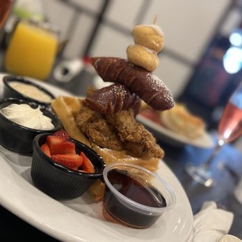 Maple Leaf Diner - American Near Me - Dallas, Texas Maple Leaf Diner - American Near Me - Dallas, Texas