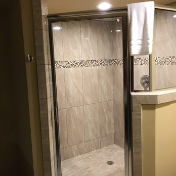 Patriots Inn - Shower - Resorts Near Me - Williamsburg, Virginia