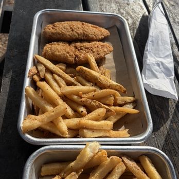 Screaming Goat Yard & Tap - Chicken Strips - Coffee & Tea Near Me - Spring Branch, Texas