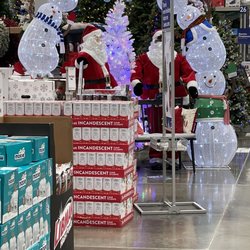 Lowe's Home Improvement - Holiday everywhere!