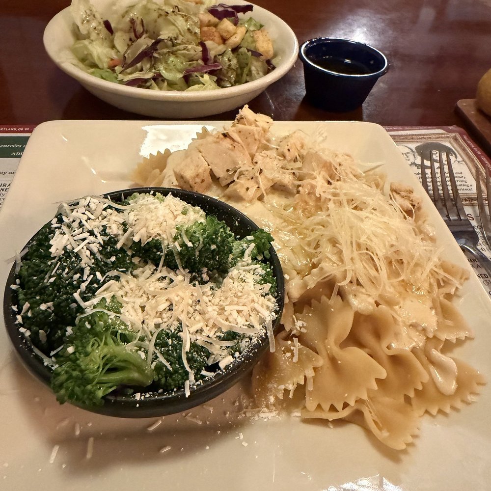 The Old Spaghetti Factory - Garlic Alfredo with grilled chicken and salad. - Italian Near Me - Duarte, California The Old Spaghetti Factory - Garlic Alfredo with grilled chicken and salad. - Italian Near Me - Duarte, California