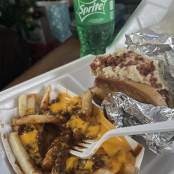 Serious Dogs - Chili cheese fries & Bacon Gouda Mac and Cheese Dog - Hot Dogs Near Me - Battle Creek, Michigan Serious Dogs - Chili cheese fries & Bacon Gouda Mac and Cheese Dog - Hot Dogs Near Me - Battle Creek, Michigan