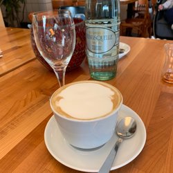 Die Bühne - Wirklich guter Cappuccino...
