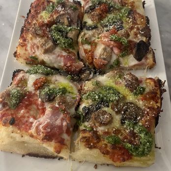 Flour & Barley at LINQ Las Vegas - Calabrese Pizza gluten free - Pizza Near Me - Las Vegas, Nevada
