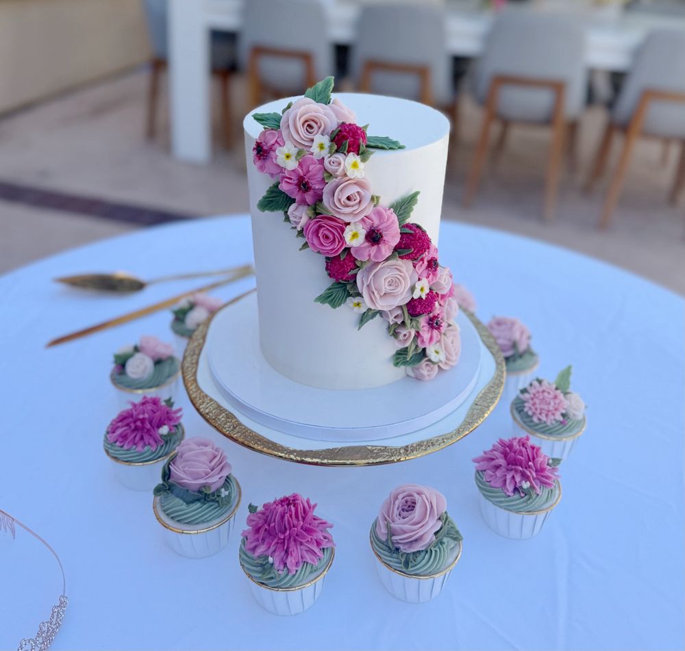 Lisa’s Bouqcakes Logo