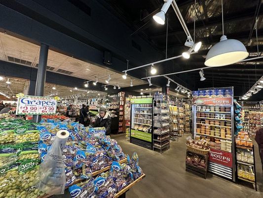 Nino Salvaggio International Marketplace by null