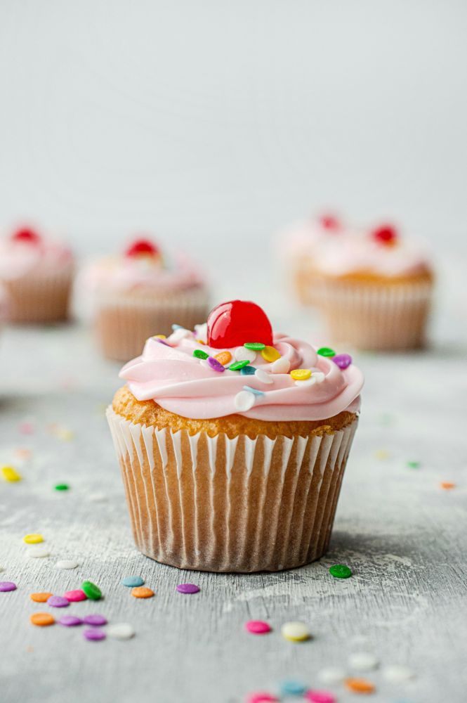 Dear Caramel's Cakes Logo