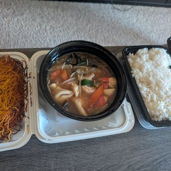 81 Asian Bistro - Sauce for the crispy Cantonese noodles - Chinese Near Me - Chandler, Arizona