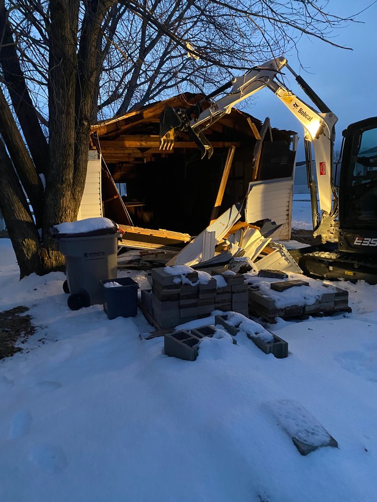Freedom Junk Removal - veterans service organization in Altoona, IA