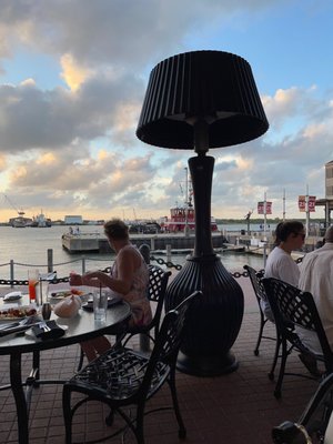 Willie G's Seafood & Steaks by null