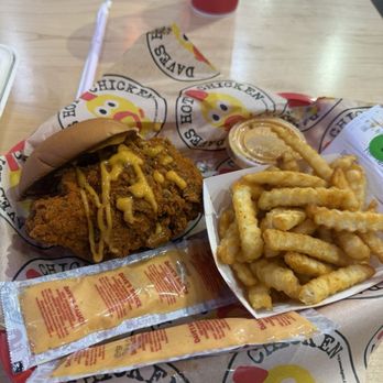 Dave's Hot Chicken - Dave's #4 1 Slider with Fries - Halal Near Me - Hamden, Connecticut