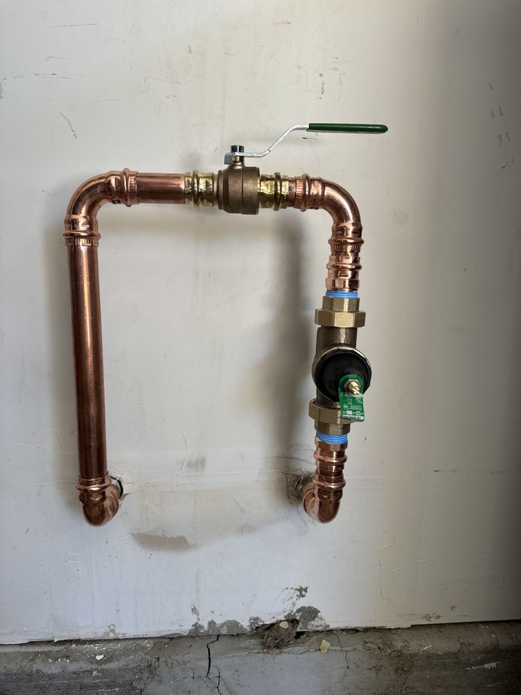 Slide of Leak Experts