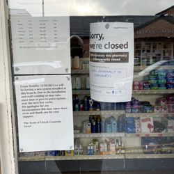 Lloyds Pharmacy - Closed sign.