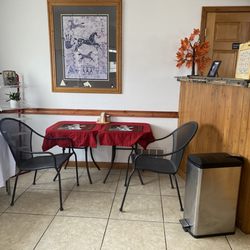 Going-To-The-Sun Inn & Suites