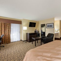 Quality Inn - Whirlpool Suite Nonsmoking