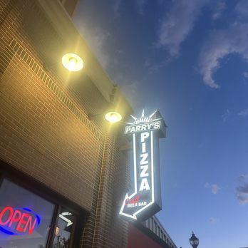 Parry's Pizzeria & Taphouse - Pizza Near Me - Centennial, Colorado