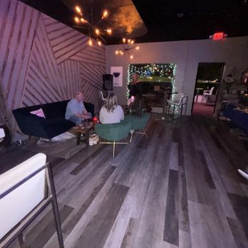Public House Omaha - Whiskey Bars Near Me - Omaha, Nebraska