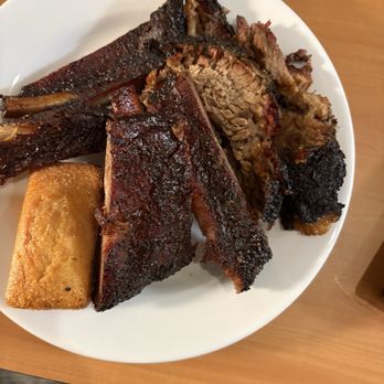Yankee BBQ - Brisket ribs and corn bread - Barbeque Near Me - Hamburg, New York