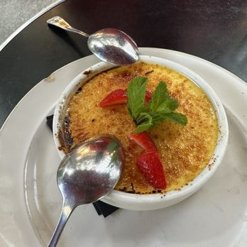le bouchon parisien - Crème brûlée - French Near Me - Paris