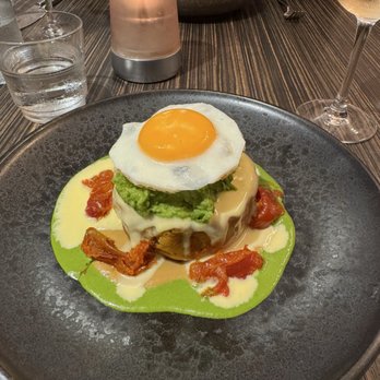 Porto Restaurant - Blush tomato potato cake with peas and hen egg - British Near Me - Windermere, CMA