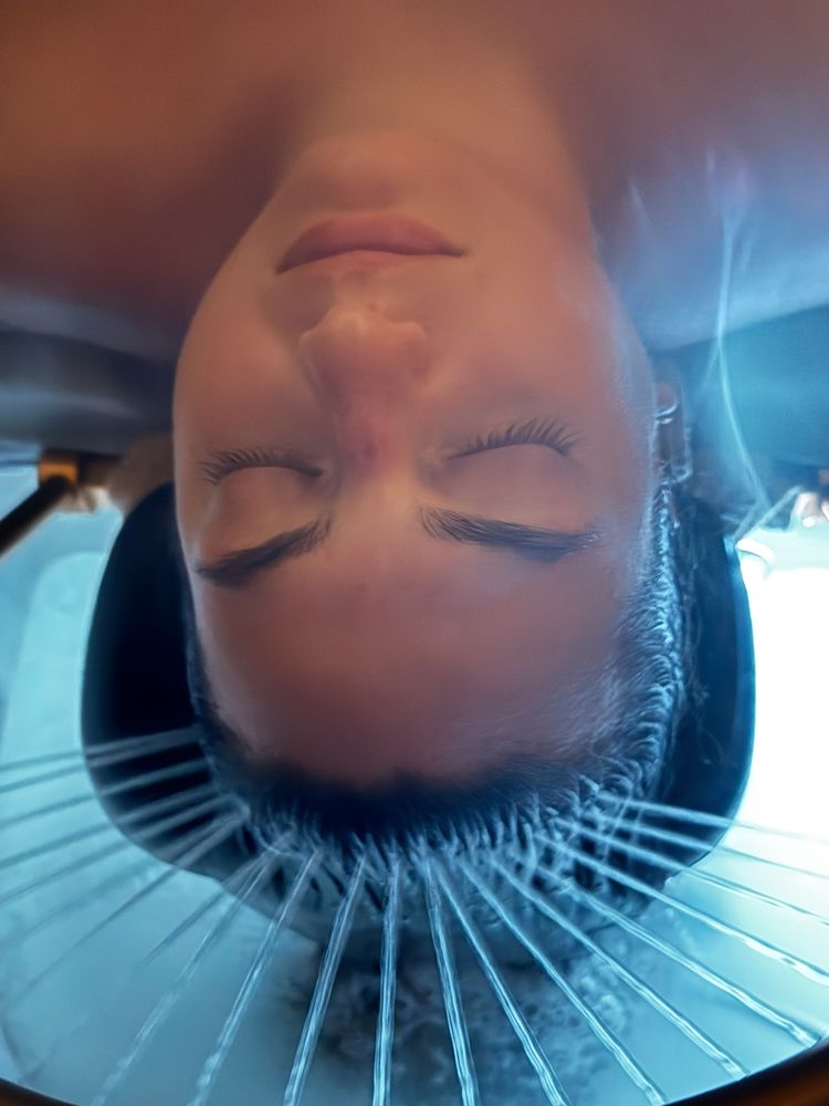 Velvet Edge Hair Spa Logo