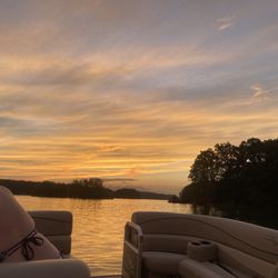 Lake Hartwell Boat Tours - Lake Hartwell Sunset Cruise