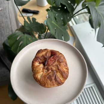 L’Appartement 4F - Raspberry kouign amann - Bakeries Near Me - New York, New York L’Appartement 4F - Raspberry kouign amann - Bakeries Near Me - New York, New York