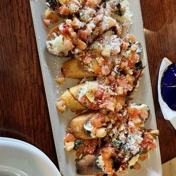 Houlihan's - Bars Near Me - Holmdel, New Jersey