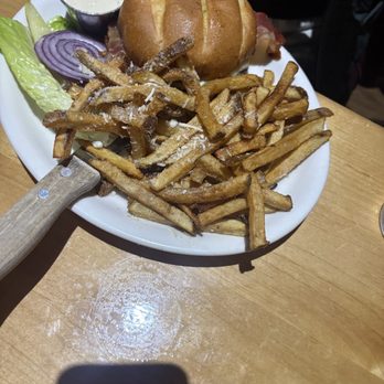 Localz Bistro - Bistro Burger - New American Near Me - Sandy, Utah