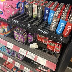 Circle K - Trash everywhere
