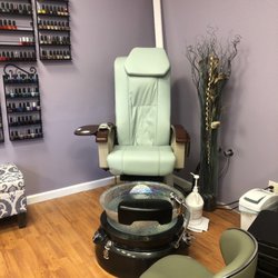 Hicks Nails - Single pedicure station.