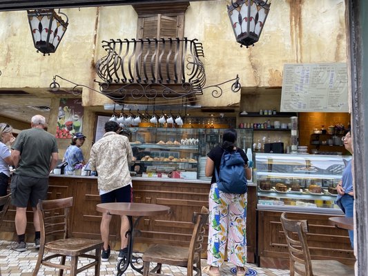 Café Castel - Déjeuner Diner - Sandwiches Salads - Smoothies Dessert by null