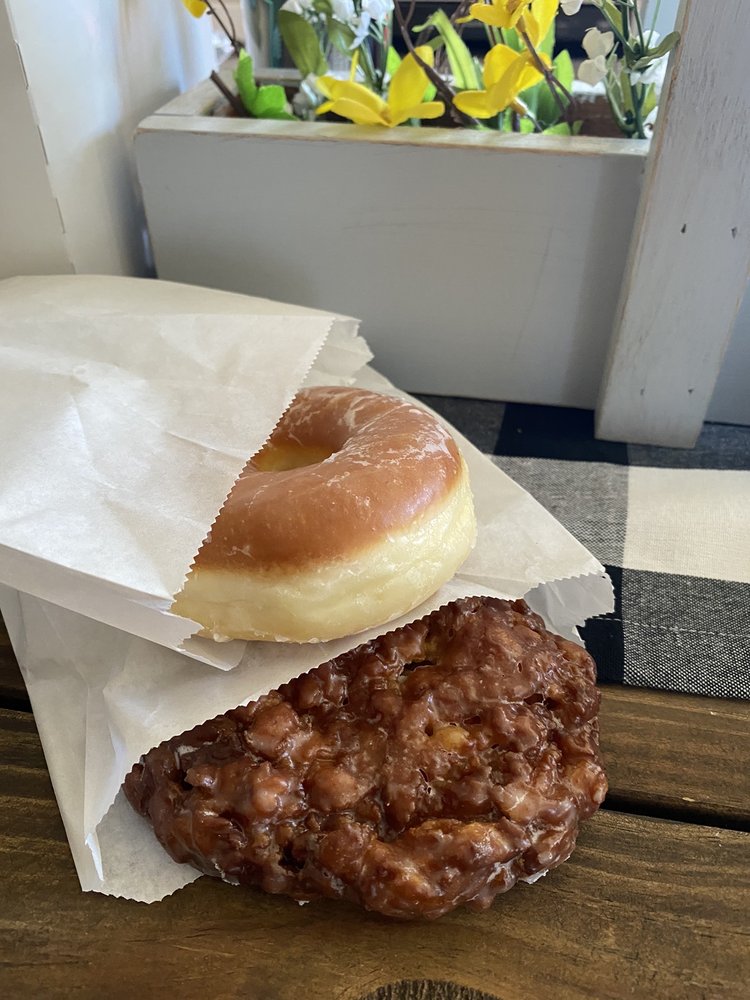 THE DONUT HOLE Updated September 2024 200 N Bailey St, Electra