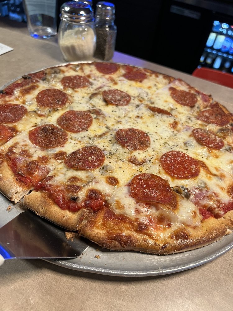 GATEWAY BAR & GRILL Updated May 2024 17 Photos & 40 Reviews 706 N