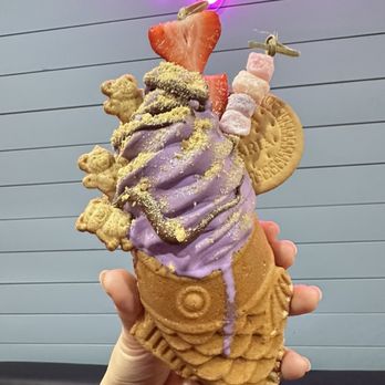 Helado Taiyaki - Taro (front angle) - Cafes Near Me - Providence, Rhode Island