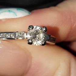 Lighthouse Jewelers - Worst diamond ever sold to my family you can see a black spot right in the middle!!