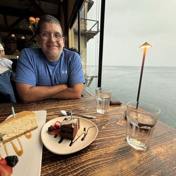 The Fish Hopper - Cheesecake and chocolate cake - Seafood Near Me - Monterey, California