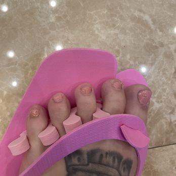 Anthony Vince Nail Spa - Very bad - Nail Salons Near Me - Parma, Ohio