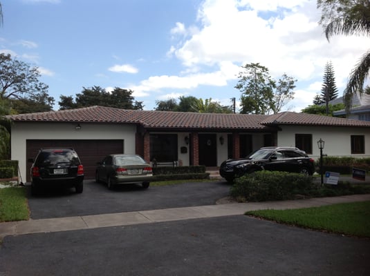 Estrada Roofing Logo