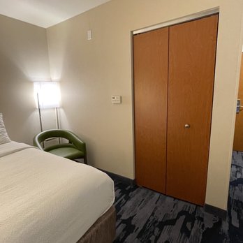 Fairfield by Marriott Inn & Suites Redding - Closet - Hotels Near Me - Redding, California