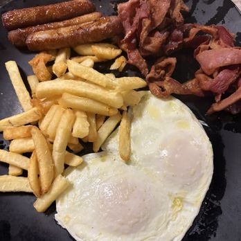 Chico's Restaurant - The complete breakfast - Cuban Near Me - Hialeah, Florida