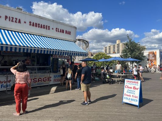 Paul's Daughter by null