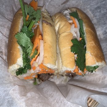 Em Vietnamese Bistro - 8/16/21 banh mi burger - Vietnamese Near Me - Brooklyn, New York